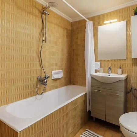 Perfect Location, Amazing View 3 Bedroom *