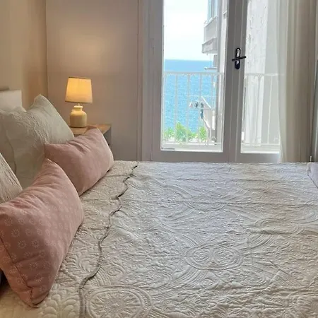 Perfect Location, Amazing View 3 Bedroom דירה *
