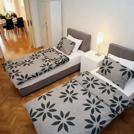 Apartament Perfect Location, Amazing View 3 Bedroom *
