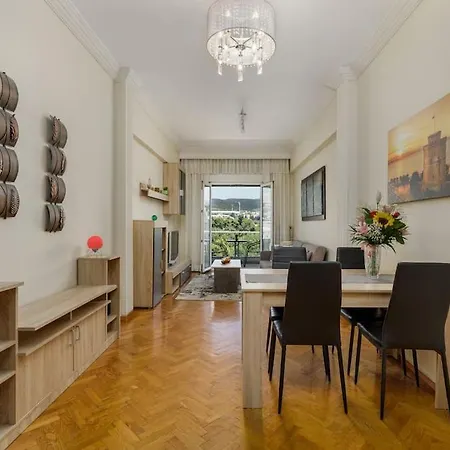 Perfect Location, Amazing View 3 Bedroom *