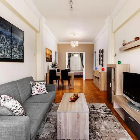 Perfect Location, Amazing View 3 Bedroom Apartament Salonic